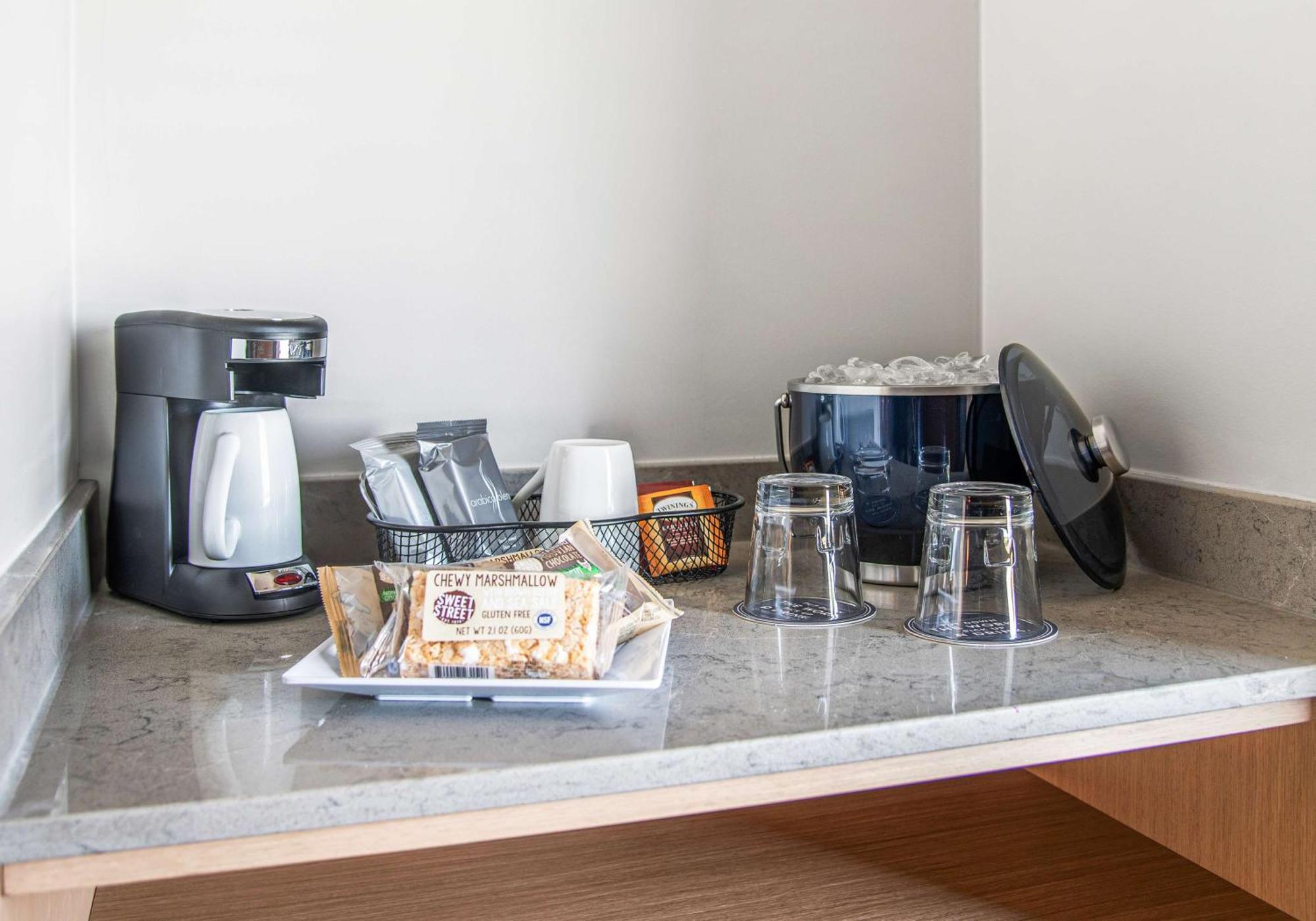 Hyatt Place Newark-Silicon Valley Bagian luar foto